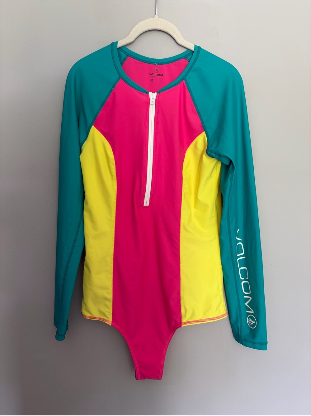 VOLCOM Simply Solid Bodysuit Sz L Cheeky Zip Swimsuit Surf Neon Pink Teal Yellow